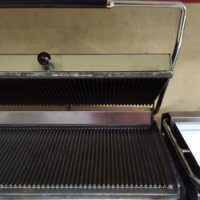 Електрически тостер, снимка 2 - Обзавеждане на кухня - 27977526