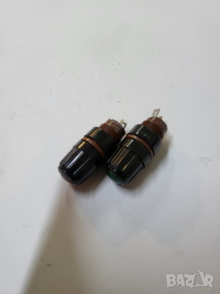 Руски фунар,  фасунга за лампа ВА9 баюнет ; червени/зелени за панел;бакелит ф20х45мм СССР, снимка 1