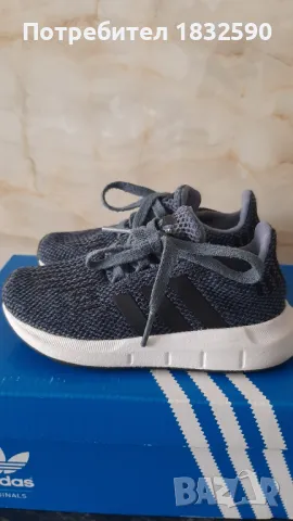Маратонки Adidas N:25 1/2, снимка 2 - Детски маратонки - 48064019