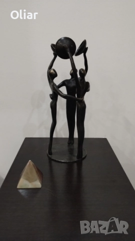 Винтидж декоративна статуетка "Три фигури" с модернистичен дизайн. Метал , снимка 5 - Статуетки - 51938400