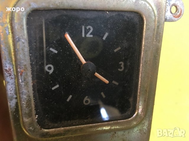 Часовник от ретро автомобил , снимка 2 - Антикварни и старинни предмети - 32333311