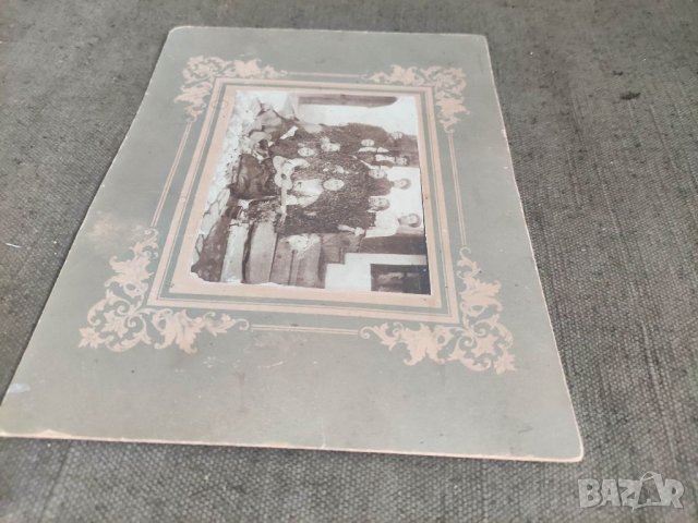 Продавам стара снимка на жена с китара