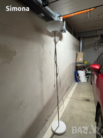 Ретро настолна лампа с усукана основа