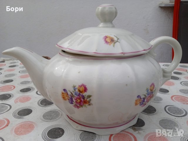 Стар порцеланов български чайник