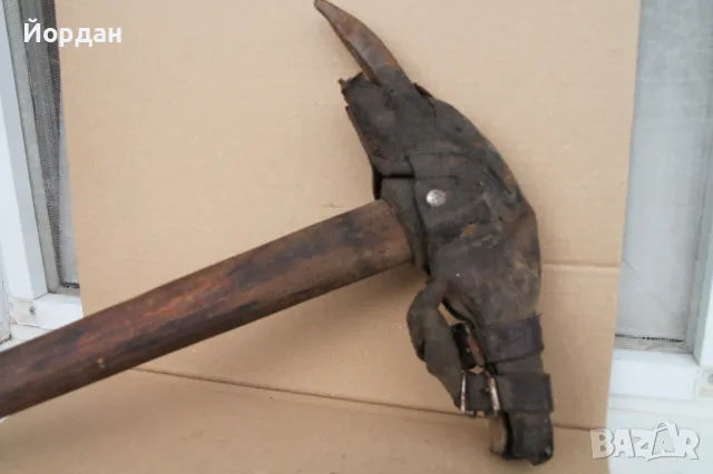 Стара кована военна кирка, снимка 3 - Антикварни и старинни предмети - 50223888