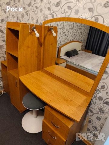 Тоалетка с огледало напарвена по поръчка, цвят медна елша