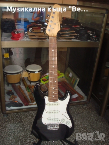 Електрическа детска китара Harley Benton с кожен калъф