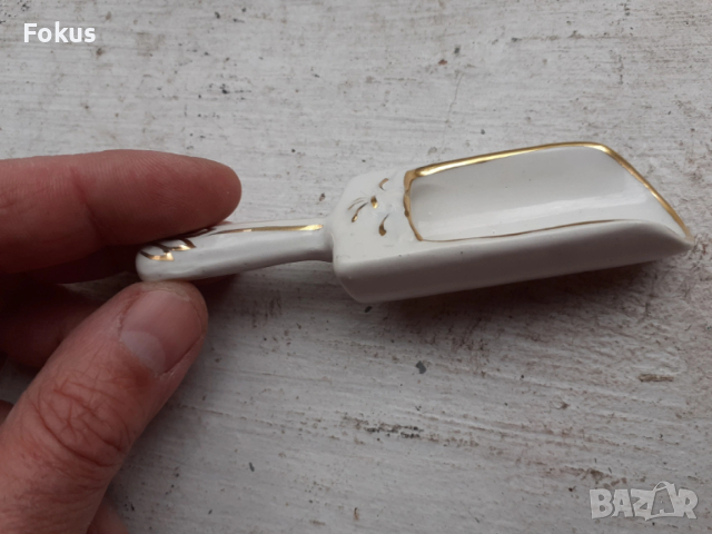 Порцелан малка лъжичка за захар на Capodimonte с позлата, снимка 2 - Антикварни и старинни предмети - 53384702