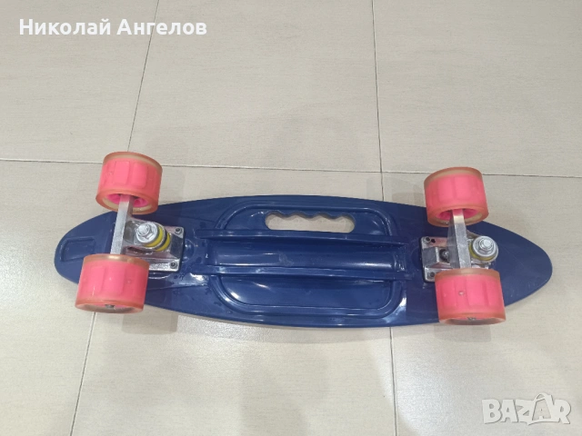 PennyBoard с дръжка и светлини в колелата, 60 x 16,5 x 13 cm, снимка 4 - Скейтборд, ховърборд, уейвборд - 53292616