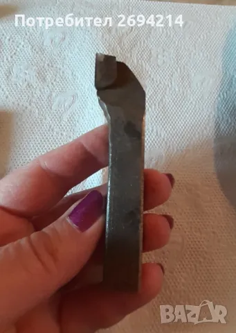 Продавам ел. двигател ,ножове за струг