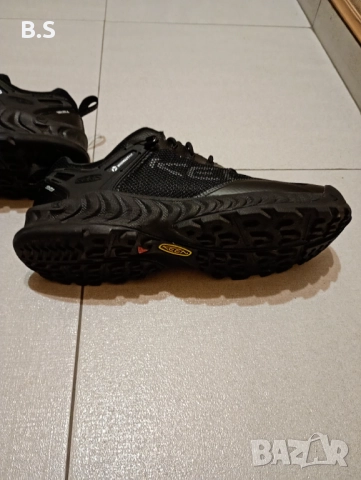 Спортни обувки , снимка 2 - Маратонки - 52565979