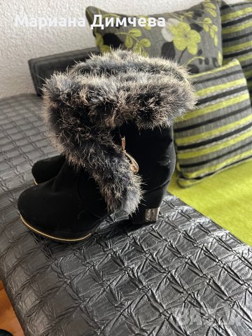 НОВИ!Елегантни дамски боти от естествен велур и естествен пух, снимка 2 - Дамски боти - 43433871