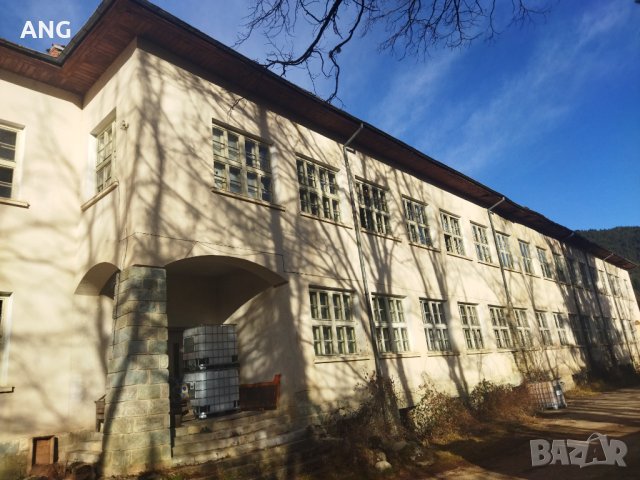 Продава Сграда с УПИ 5030 кв.м. в близост до к.к.Пампорово, снимка 6 - Хотели - 43981513