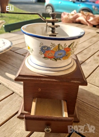 Антикварна мелничка