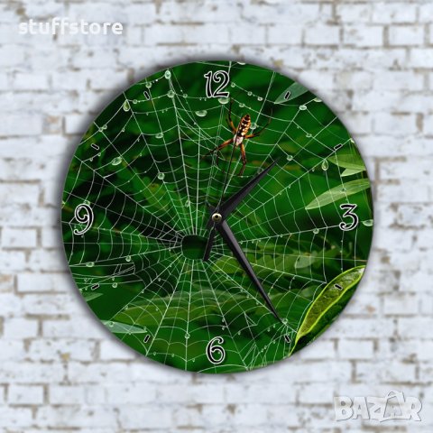 Стенен Часовник - Малък Паяк В Зелени Листа