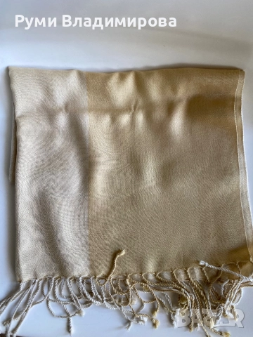 Бежов/ кремав, екрю шал Hucke, снимка 4 - Шалове - 52246301