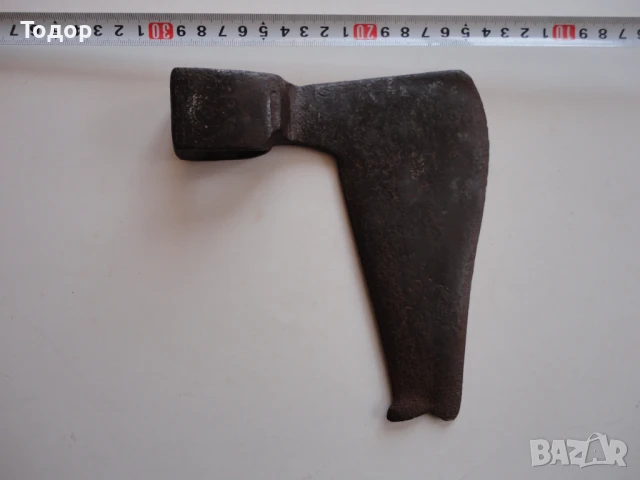 Страхотна брадва кривица гравюри 