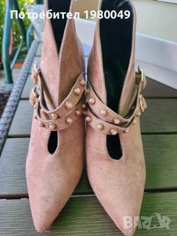 Розови обувки