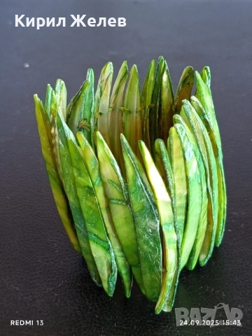 Дамска гривна от седеф с доминиращ зелен цвят уникално красива 51341, снимка 2 - Гривни - 51822433