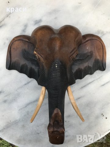 Стара дървена фигура на глава на слон