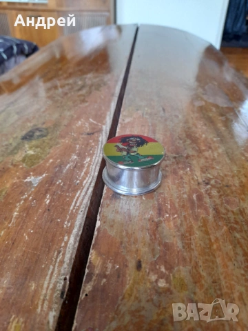 Гриндер за билки и тютюн