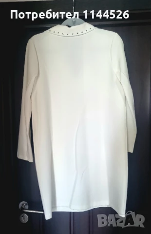 Нова бяла рокля Zara,  прав модел, XS/S, снимка 2 - Рокли - 50700374