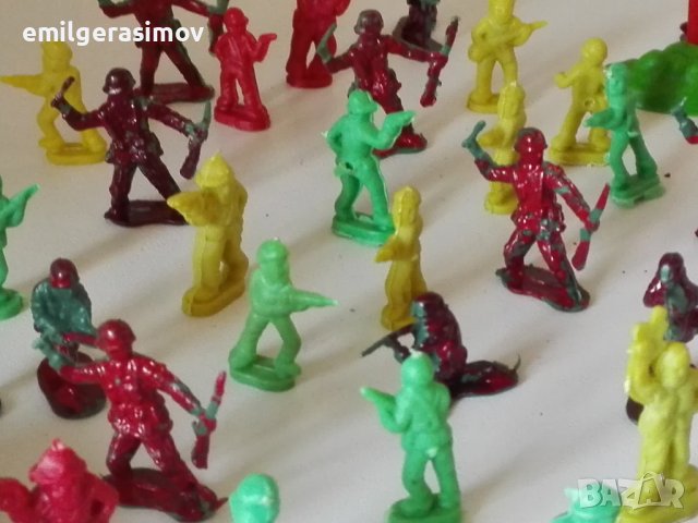 Пластмасови войници , пистолети лот динозаври.  , снимка 5 - Други ценни предмети - 36904160