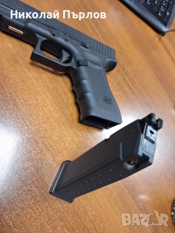 GLOCK 17 Gen4 UMAREX-чисто нов, снимка 15 - Въздушно оръжие - 51934907