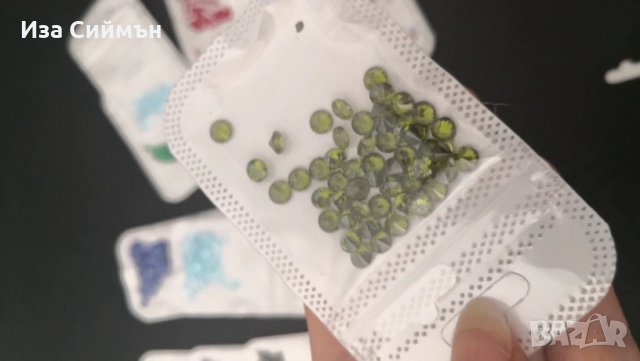 Кубични цирконии, снимка 2 - Колиета, медальони, синджири - 34836350