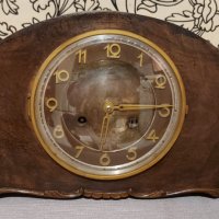 Стар часовник, снимка 1 - Антикварни и старинни предмети - 39477363