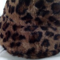 Плюшена шапка идиотка с леопардов принт, снимка 3 - Шапки - 34687179