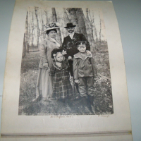Луксозен семеен албум с 43 фотографии от 1907г.- 1910г., снимка 11 - Други ценни предмети - 36552220