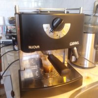 Кафе машина Briel Nuova, с ръкохватка с крема диск, работи отлично, прави хубаво кафе , снимка 1 - Кафемашини - 32495315