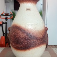 Продавам стара,красива и стилна ваза.Маркирана.Ръчна изработка.Керамика., снимка 1 - Вази - 44061211