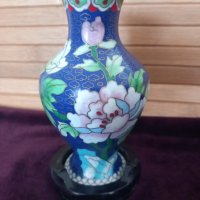 Красива японска/китайска ваза Клоазоне от бронз, декорирана с клетъчен емайл , снимка 1 - Вази - 42952289