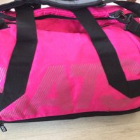 Розова спортна чанта с отварящо се дъно., снимка 2 - Чанти - 42933082