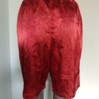 Еластични сатенени бермуди / змийски принт в червено / голям размер , снимка 3 - Къси панталони и бермуди - 33446035