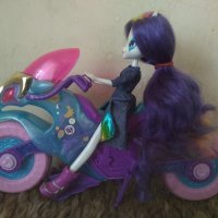 Кукла Му Little Pony Екуестрия и мотор на Hasbro, снимка 2 - Кукли - 43355810