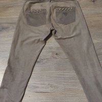 Дамски панталон GUESS , снимка 2 - Панталони - 38373635