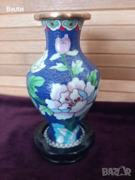 Красива японска/китайска ваза Клоазоне от бронз, декорирана с клетъчен емайл , снимка 1