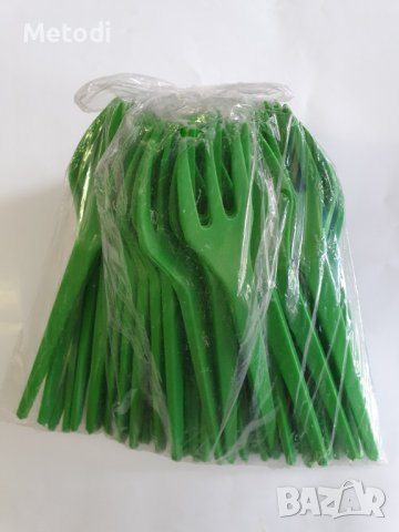 Вилици за еднократна употреба цветни. Цената е за 7 пакета.