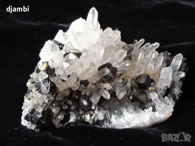 №6,Кварц,Планински кристал,Кварцова друза с халкопирит и сфалерит,Quartz Bulgaria,BGminerals,, снимка 5 - Декорация за дома - 44124682