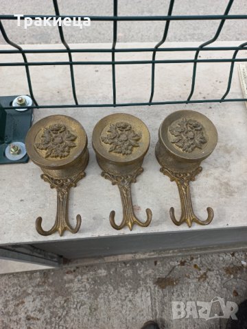 Стари бронзови закачалки-3 бр, снимка 1 - Антикварни и старинни предмети - 39809857