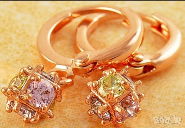 Нежни детски обеци от 9к попълнено злато с висящ цирконий 15 лв.