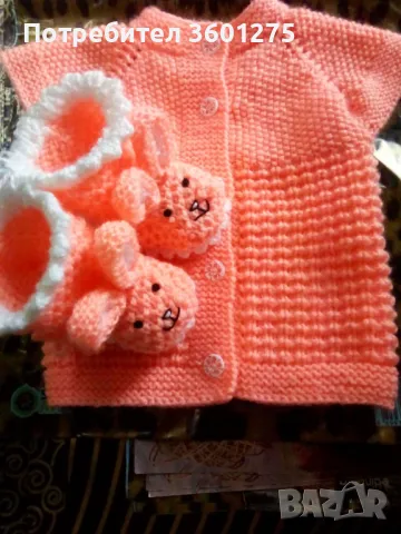 Бебешко ново ръчно плетено комплектче , елеченце и терлички - зайчета, снимка 1