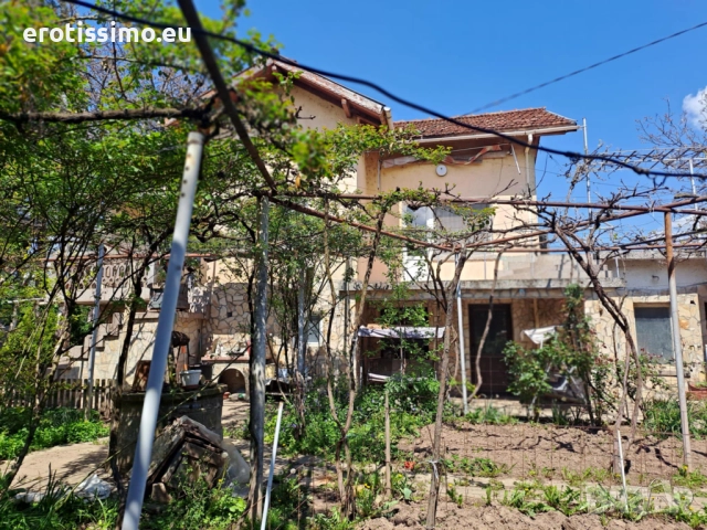 Продавам масивна къща в гр. Роман, снимка 1