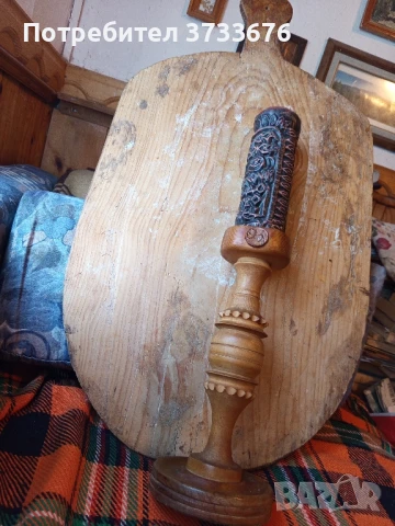 Уникален дървен свещник, висок 59 см, 36 на дървената част.Дебела свещ.