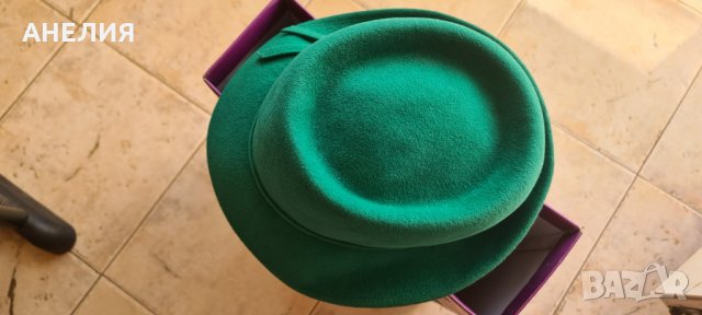 Дамска филцова шапка , снимка 2 - Шапки - 32680822