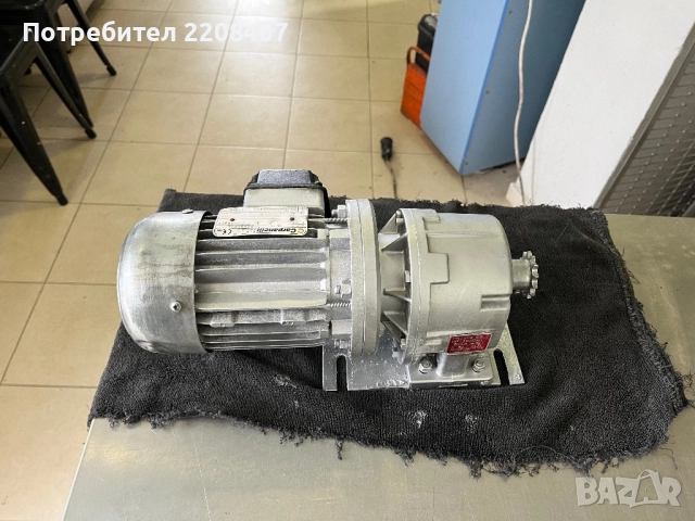 Двигател двигател, снимка 6 - Електродвигатели - 52578342
