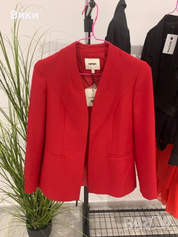 Червено сако